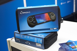 画像ギャラリー No.014のサムネイル画像 / ［TGS 2019］1年ぶりに見たポータブルゲームPC「SMACH Z」でMHWを遊ぶ。開発は進んでいるが，果たして2020年Q1に発売となるか？