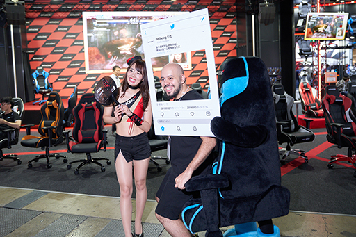 画像ギャラリー No.015のサムネイル画像 / ［TGS 2019］1年ぶりに見たポータブルゲームPC「SMACH Z」でMHWを遊ぶ。開発は進んでいるが，果たして2020年Q1に発売となるか？