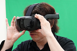 画像ギャラリー No.010のサムネイル画像 / 西川善司の3DGE：5K解像度の業務用VR HMD「VIVE Focus 3」体験レポート。VRコントローラのトラッキング精度に驚く