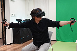 画像ギャラリー No.018のサムネイル画像 / 西川善司の3DGE：5K解像度の業務用VR HMD「VIVE Focus 3」体験レポート。VRコントローラのトラッキング精度に驚く