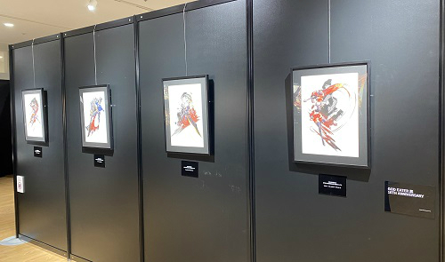 画像ギャラリー No.007のサムネイル画像 / 「GOD EATER展 10TH ANNIVERSARY」がマルイシティ横浜で開催中。キャラデザインを手がける板倉耕一氏と小林くるみ氏のコメントも掲載