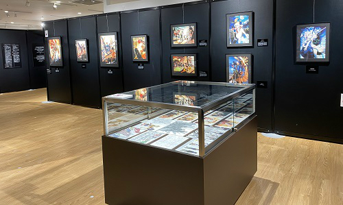 画像ギャラリー No.008のサムネイル画像 / 「GOD EATER展 10TH ANNIVERSARY」がマルイシティ横浜で開催中。キャラデザインを手がける板倉耕一氏と小林くるみ氏のコメントも掲載