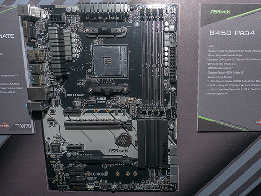 画像ギャラリー No.004のサムネイル画像 / ［COMPUTEX］ASRockはAMDの未発表チップセット「B450」搭載マザーボードを披露。Vega 56搭載のグラフィックスカードは7月発売に