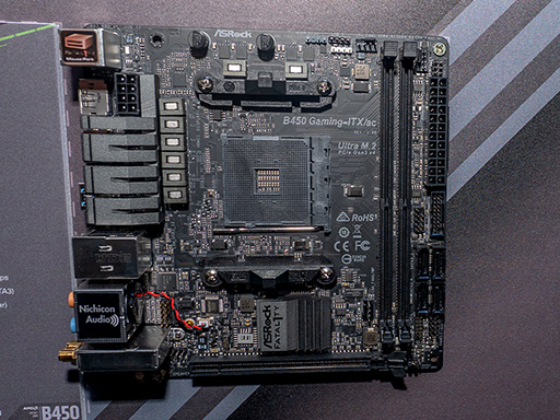 画像ギャラリー No.007のサムネイル画像 / ［COMPUTEX］ASRockはAMDの未発表チップセット「B450」搭載マザーボードを披露。Vega 56搭載のグラフィックスカードは7月発売に