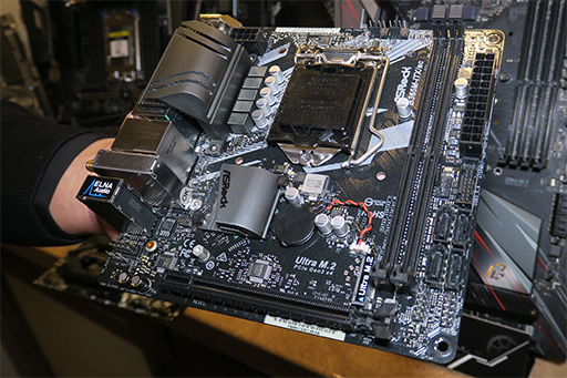 画像ギャラリー No.008のサムネイル画像 / ASRock,エントリー市場向けチップセット「Intel B365」搭載のゲーマー向けマザーボードを初公開