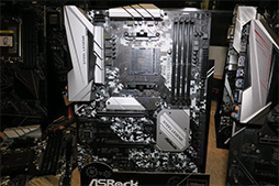画像ギャラリー No.010のサムネイル画像 / ASRock,エントリー市場向けチップセット「Intel B365」搭載のゲーマー向けマザーボードを初公開