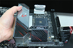 画像ギャラリー No.006のサムネイル画像 / 今年のASRockはThunderbolt 3推し？ Thunderbolt 3対応のX570マザーボードやRX 570搭載の外付けグラフィックスカードを披露