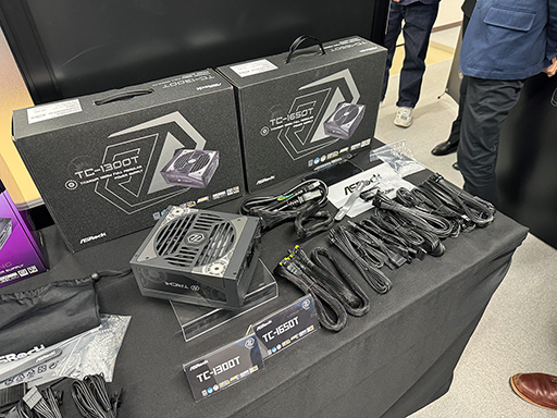 画像ギャラリー No.009のサムネイル画像 / ASRockらしいこだわりを盛り込んだ電源ユニットが国内初披露。一部の製品は12月13日に販売開始