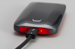 画像ギャラリー No.014のサムネイル画像 / Samsung「Portable SSD X5」を試す。Thunderbolt 3接続のSSDはノートPCを使うゲーマーのベストチョイスか?