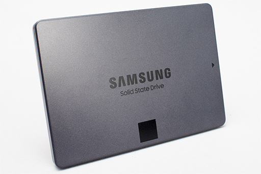 画像ギャラリー No.002のサムネイル画像 / Samsung初のQLC採用SSD「SSD 860 QVO」レビュー。性能低下と大容量を秤にかけたSATA接続SSDはゲーマーが選ぶに値するのか