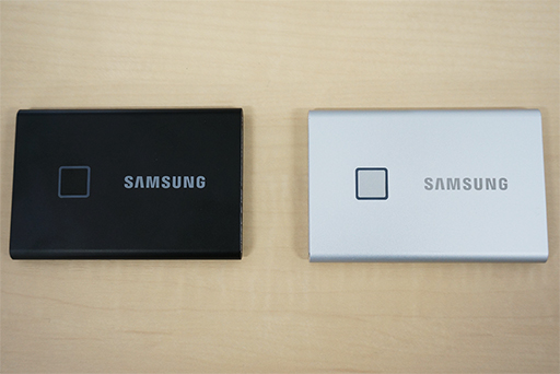 画像ギャラリー No.001のサムネイル画像 / NVMe/PCIe内部接続のSamsung製外付けSSD「Portable SSD T7 Touch」が2月下旬に国内発売に。指紋認証センサーも搭載