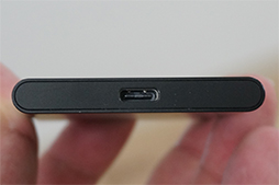 画像ギャラリー No.004のサムネイル画像 / NVMe/PCIe内部接続のSamsung製外付けSSD「Portable SSD T7 Touch」が2月下旬に国内発売に。指紋認証センサーも搭載