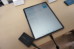 画像ギャラリー No.010のサムネイル画像 / NVMe/PCIe内部接続のSamsung製外付けSSD「Portable SSD T7 Touch」が2月下旬に国内発売に。指紋認証センサーも搭載