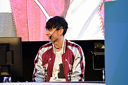 画像ギャラリー No.013のサムネイル画像 / 「ウイニングイレブン 2019」，e-Sports イノフェスCUP 決勝戦の模様をお届け。優勝したウイイレのプロ“Mayageka選手”にも話を聞いた