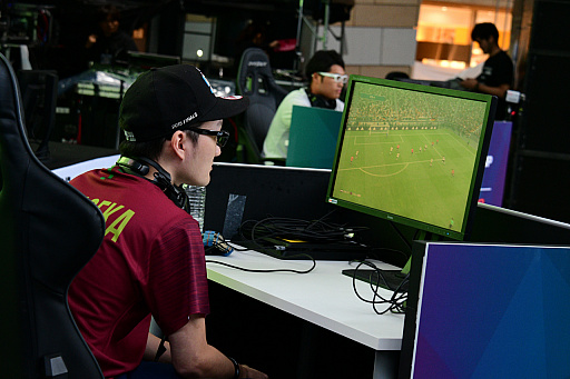画像ギャラリー No.015のサムネイル画像 / 「ウイニングイレブン 2019」，e-Sports イノフェスCUP 決勝戦の模様をお届け。優勝したウイイレのプロ“Mayageka選手”にも話を聞いた