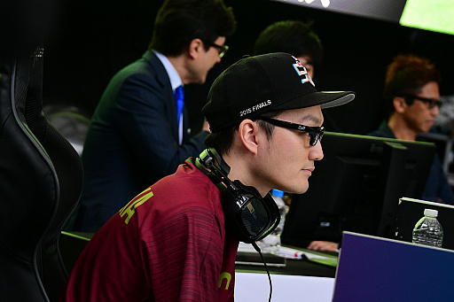 画像ギャラリー No.025のサムネイル画像 / 「ウイニングイレブン 2019」，e-Sports イノフェスCUP 決勝戦の模様をお届け。優勝したウイイレのプロ“Mayageka選手”にも話を聞いた