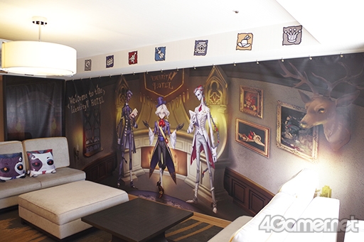 画像ギャラリー No.002のサムネイル画像 / 「Identity V」コラボルームを紹介。東京・池袋の高層ホテルに，リッチな客室に描き下ろしイラストが調和したハンター・サバイバールームが登場