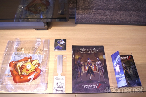 画像ギャラリー No.017のサムネイル画像 / 「Identity V」コラボルームを紹介。東京・池袋の高層ホテルに，リッチな客室に描き下ろしイラストが調和したハンター・サバイバールームが登場
