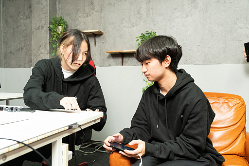 画像ギャラリー No.001のサムネイル画像 / 【PR】eスポーツチーム「AXIZ WAVE」に迫る練習密着&インタビュー。強さの秘訣はメンバー同士の信頼と結束力