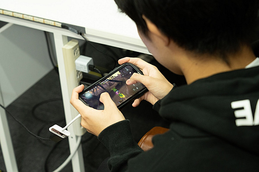 画像ギャラリー No.005のサムネイル画像 / 【PR】eスポーツチーム「AXIZ WAVE」に迫る練習密着&インタビュー。強さの秘訣はメンバー同士の信頼と結束力