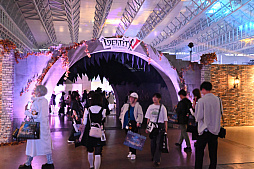 画像ギャラリー No.001のサムネイル画像 / 「IdentityV 第五人格」7周年記念オフラインイベントをレポート。展示や物販，ステージイベントのほか，大会「2025年夏季IJL」の決勝戦も