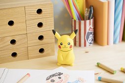 画像ギャラリー No.001のサムネイル画像 / 話しかけると振り向いて反応してくれるピカチュウのロボット「ねえ HelloPika」が8月4日にタカラトミーから発売