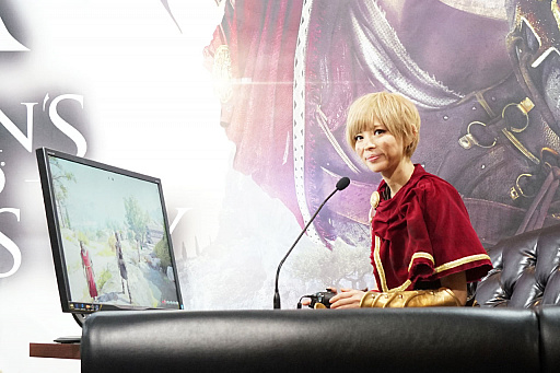 画像ギャラリー No.004のサムネイル画像 / 「アサシン クリード オデッセイ」発売記念の発表会をレポート。最上もがさんが古代ギリシアの戦士に扮して村人を救った