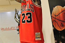 画像ギャラリー No.001のサムネイル画像 / 「NBA 2K19」にも登場するスポーツファッションブランド「Mitchell & Ness」が日本上陸