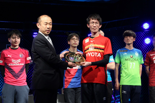 画像ギャラリー No.012のサムネイル画像 / 「FIFA19」第2回eJ.LEAGUEが開催。参加プレイヤー355名の頂点は名古屋グランパスのミノ選手