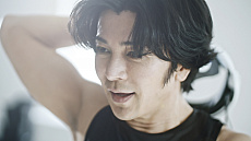画像ギャラリー No.009のサムネイル画像 / 俳優の武田真治さんの筋肉美が確認できる，「Beat Saber」の紹介ムービーが公開