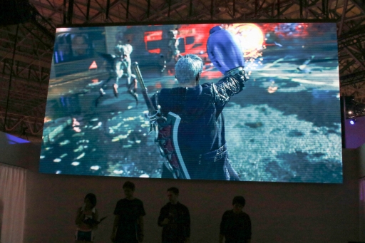 画像ギャラリー No.012のサムネイル画像 / ［TGS 2018］「デビル メイ クライ 5」 ステージイベントが開催。ロックマンコラボが発表され，河森正治氏がデビルブレイカーのデザインを語った