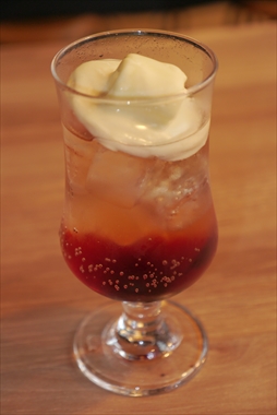 画像ギャラリー No.026のサムネイル画像 / カプコンカフェ「DMC5」コラボは7月22日にスタート。スシロールの閻魔刀やダンテの好物ピザなどが振る舞われた試食会レポートをお届け