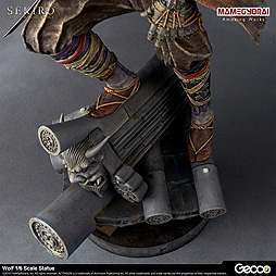 画像ギャラリー No.008のサムネイル画像 / 「SEKIRO」主人公・狼の1/6スケール スタチューが登場。体のラインや忍義手，そして台座まで，ディテールにこだわった造形に
