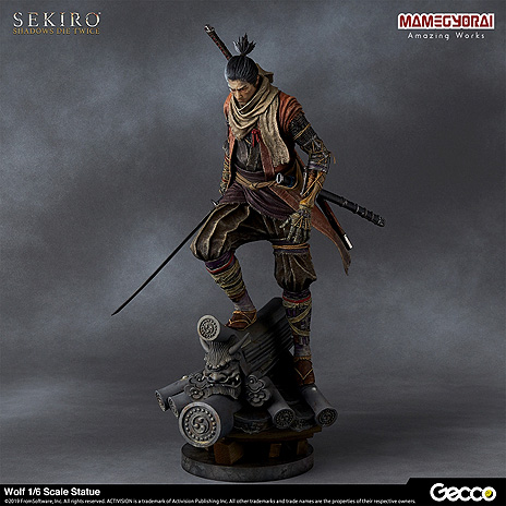 画像ギャラリー No.010のサムネイル画像 / 「SEKIRO」主人公・狼の1/6スケール スタチューが登場。体のラインや忍義手，そして台座まで，ディテールにこだわった造形に