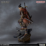 画像ギャラリー No.012のサムネイル画像 / 「SEKIRO」主人公・狼の1/6スケール スタチューが登場。体のラインや忍義手，そして台座まで，ディテールにこだわった造形に