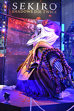 画像ギャラリー No.003のサムネイル画像 / ［TGS 2018］「SEKIRO: SHADOWS DIE TWICE」プレイレポート。手に汗握る“剣戟”と爽快な“忍殺”による，新たな高難度アクション