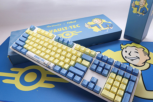 画像ギャラリー No.001のサムネイル画像 / 「Fallout」Vault-Tecデザインのメカニカルキーボードを台湾・Ducky Keyboardが発表。Vault boyの大判マウスパッドも同梱