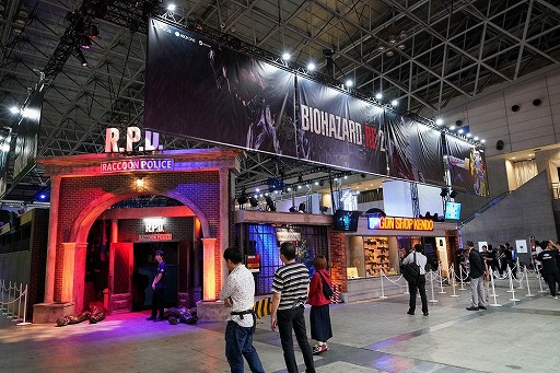 画像ギャラリー No.001のサムネイル画像 / ［TGS 2018］「バイオハザード RE:2」プレイレポート。ゾンビや“G”から放たれる圧倒的な恐怖を実感