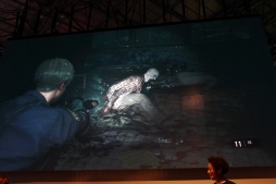 画像ギャラリー No.008のサムネイル画像 / ［TGS2018］「バイオハザード RE:2」ステージイベントをレポート。オリジナル版を遊んだ人が驚く“再構築”が本作の魅力