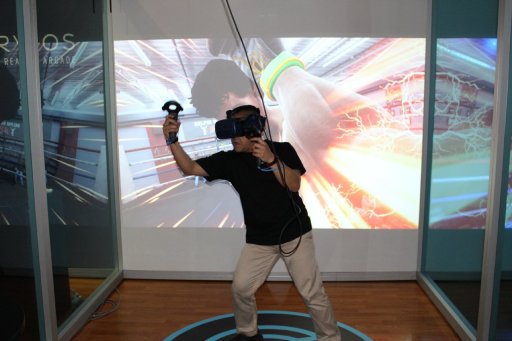 画像ギャラリー No.006のサムネイル画像 / 東京・日比谷に無料のVR体験施設「Survios Virtual Reality Arvcade」が期間限定オープン。VRボクシング「Creed: Rise to Glory」をさっそく遊んできた