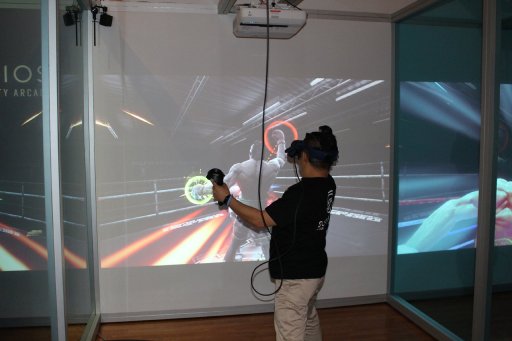 画像ギャラリー No.009のサムネイル画像 / 東京・日比谷に無料のVR体験施設「Survios Virtual Reality Arvcade」が期間限定オープン。VRボクシング「Creed: Rise to Glory」をさっそく遊んできた