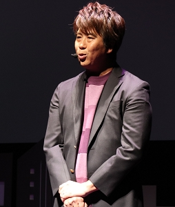 画像ギャラリー No.002のサムネイル画像 / 「妖怪ウォッチ ワールド」完成披露発表会が開催。俳優 坂口健太郎さん，YouTuber HIKAKINさんらが登壇した会場の模様をレポート