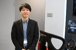 画像ギャラリー No.016のサムネイル画像 / お値段54万円超。レースゲームと連動してシートが動く「レーシングシミュレータコクピット」を体験してきた