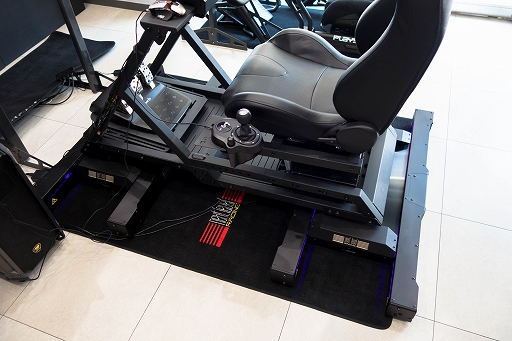画像ギャラリー No.004のサムネイル画像 / 固定したレーシングコクピットで横Gを再現? Next Level Racing製の拡張パーツを体験してみた
