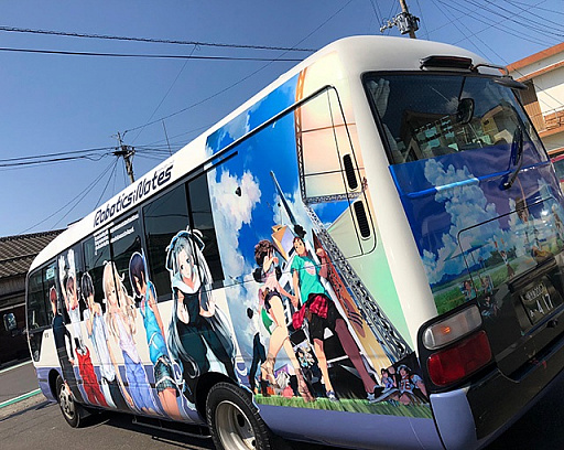 画像ギャラリー No.002のサムネイル画像 / 「ROBOTICS;NOTES DaSH」のラッピングバスで種子島を巡る聖地巡礼ツアーが開催決定