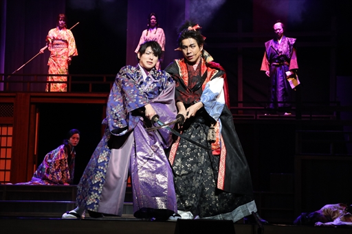 画像ギャラリー No.004のサムネイル画像 / 舞台「信長の野望・大志 夢幻 〜本能寺の変〜」のゲネプロをレポート。史実を知る信長と光秀が本能寺で対面すると……