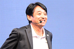画像ギャラリー No.002のサムネイル画像 / ［TGS 2018］元F1レーサーの片山右京さんによる「F1 2018」体験実況プレイが行われたSamsung SDDブースのイベントレポート