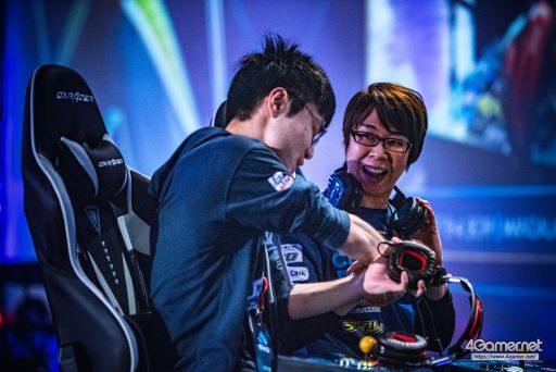 画像ギャラリー No.029のサムネイル画像 / ［EVO2019］「サムスピ」など4部門で優勝者が決定する「EVO2019」Day2，Twitterまとめ。Day3に進むTOP8も漏れなく決定
