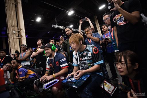 画像ギャラリー No.108のサムネイル画像 / ［EVO2019］「サムスピ」など4部門で優勝者が決定する「EVO2019」Day2，Twitterまとめ。Day3に進むTOP8も漏れなく決定