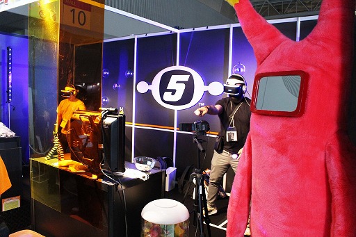画像ギャラリー No.002のサムネイル画像 / ［TGS 2018］VRの完全新作として復活する「スペースチャンネル5 VR あらかた★ダンシングショー」プレイレポート。うららと一緒にレッツ・ダンス！